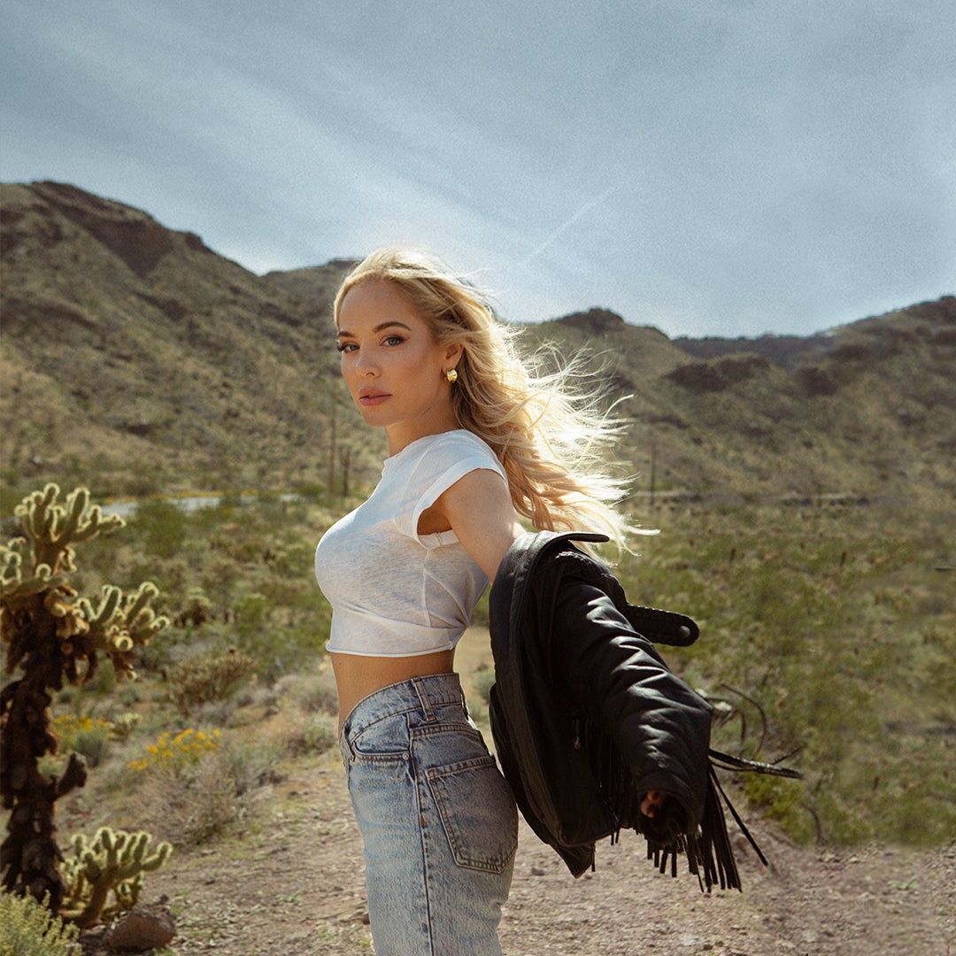MacKenzie Porter Photo.jpg