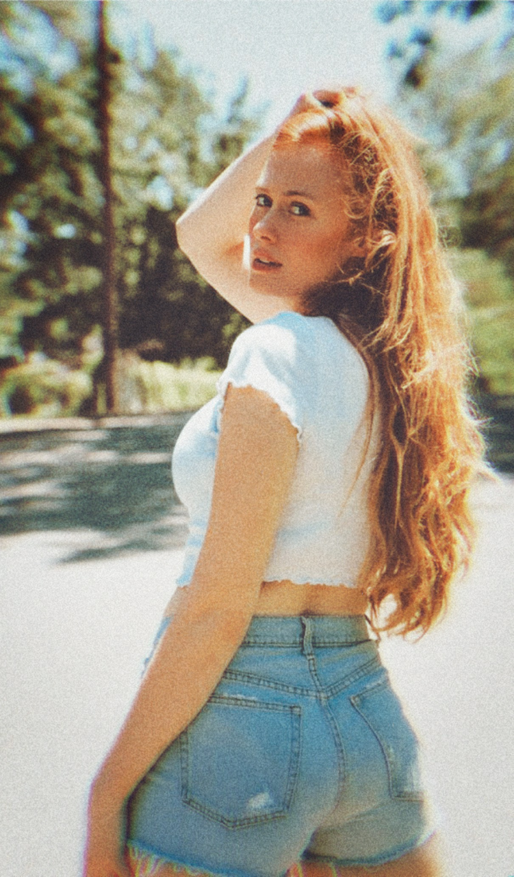 MelodyFederer_TheWonderYears_PressPhoto.PNG